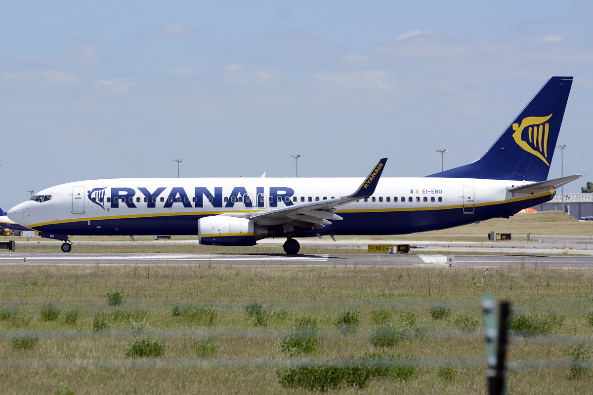 EI-EBO, (cn 35004), Boeing 737-8AS