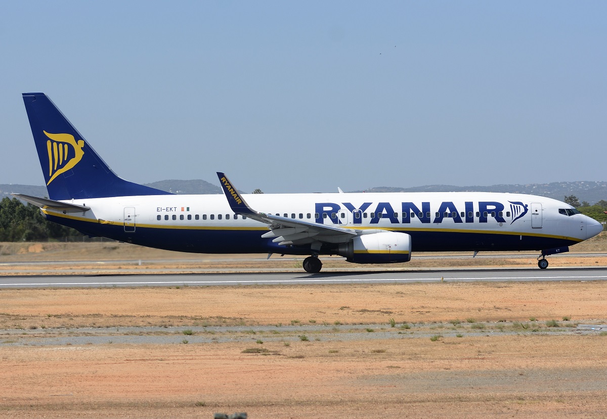 EI-EKT (38505) 2010 Boeing 737-8AS(WL)