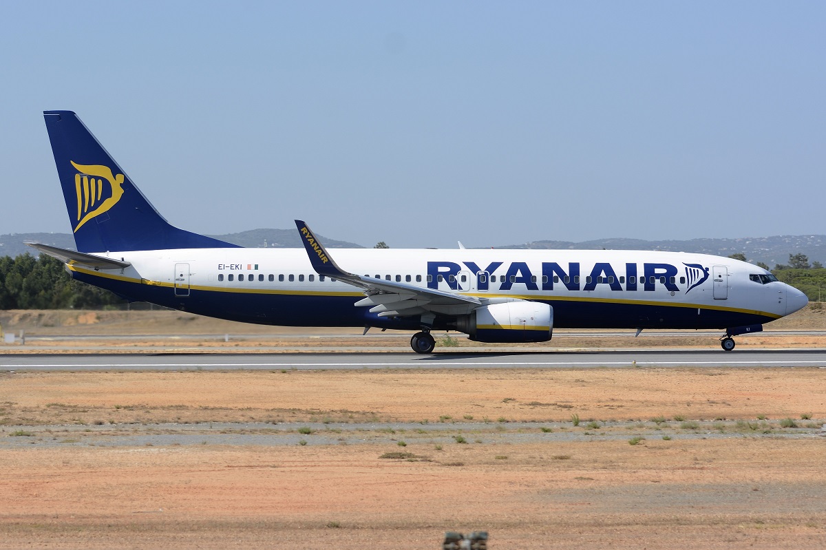 EI-EKI · Boeing 737-8AS(WL) · (FAO / LPFR)