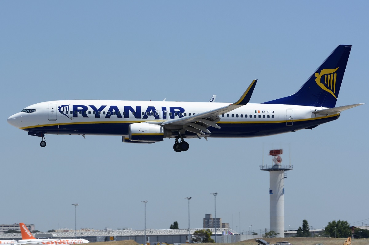 EI-DLJ · Boeing 737-8AS(WL) · (LIS / LPPT)