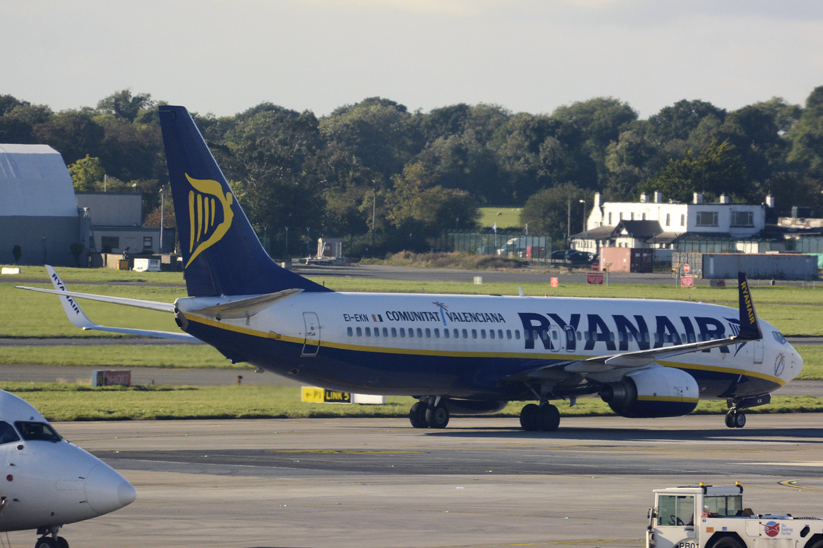 EI-EKN · Boeing 737-8AS(WL) · (DUB / EIDW)