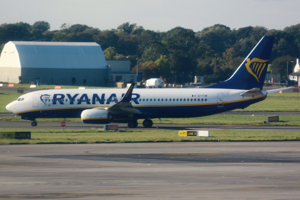 EI-FIW, (cn 44706), Boeing 737-8AS