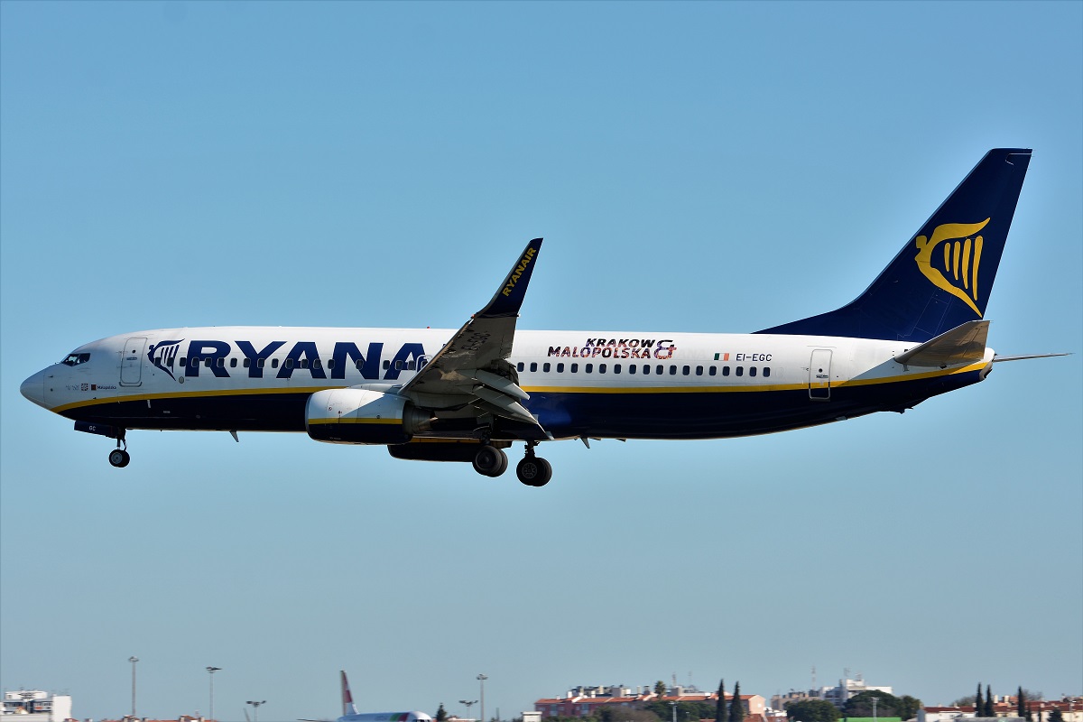 EI-EGC · Boeing 737-8AS(WL) · (LIS / LPPT)