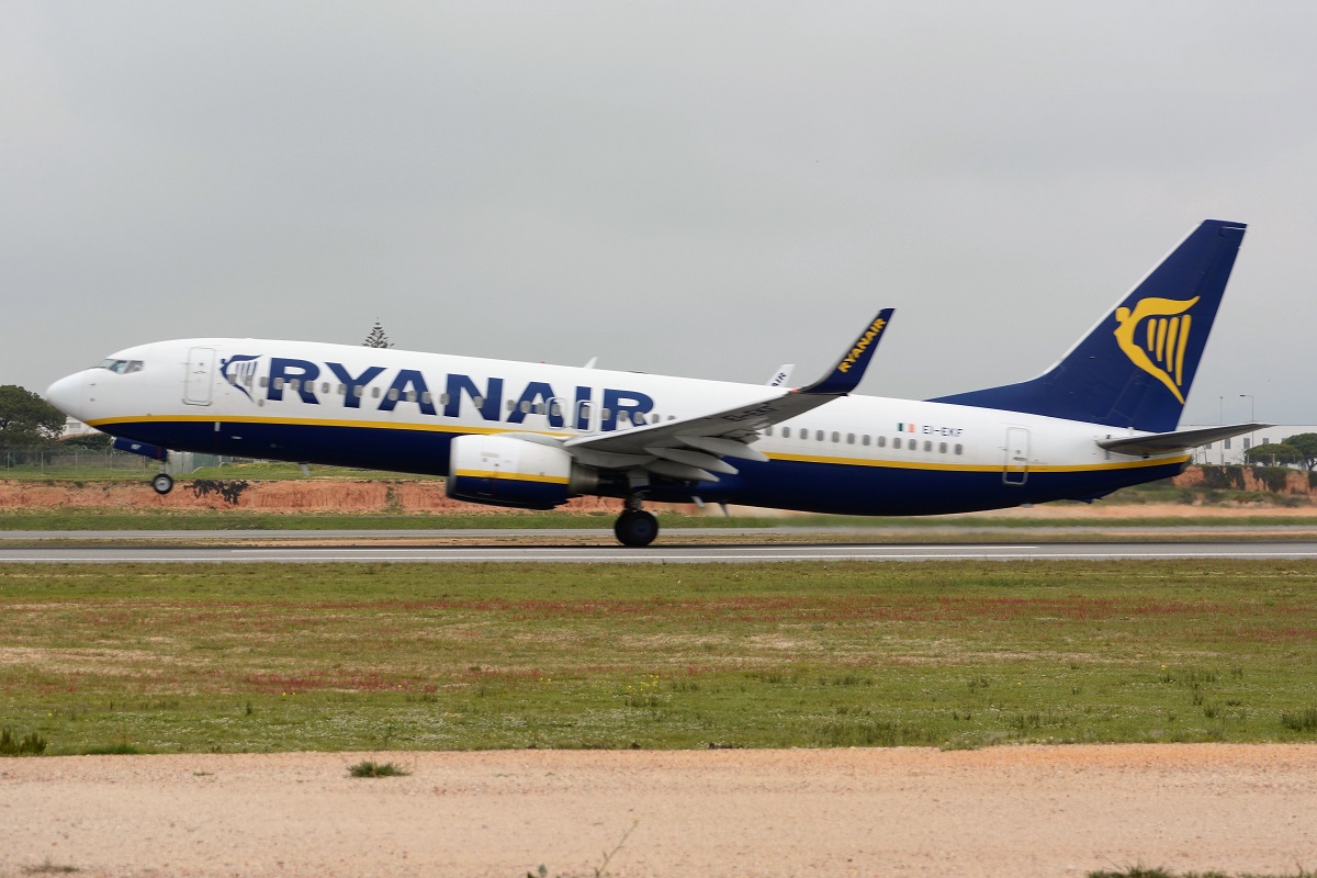 EI-EKF · Boeing 737-8AS(WL) · (FAO / LPFR)