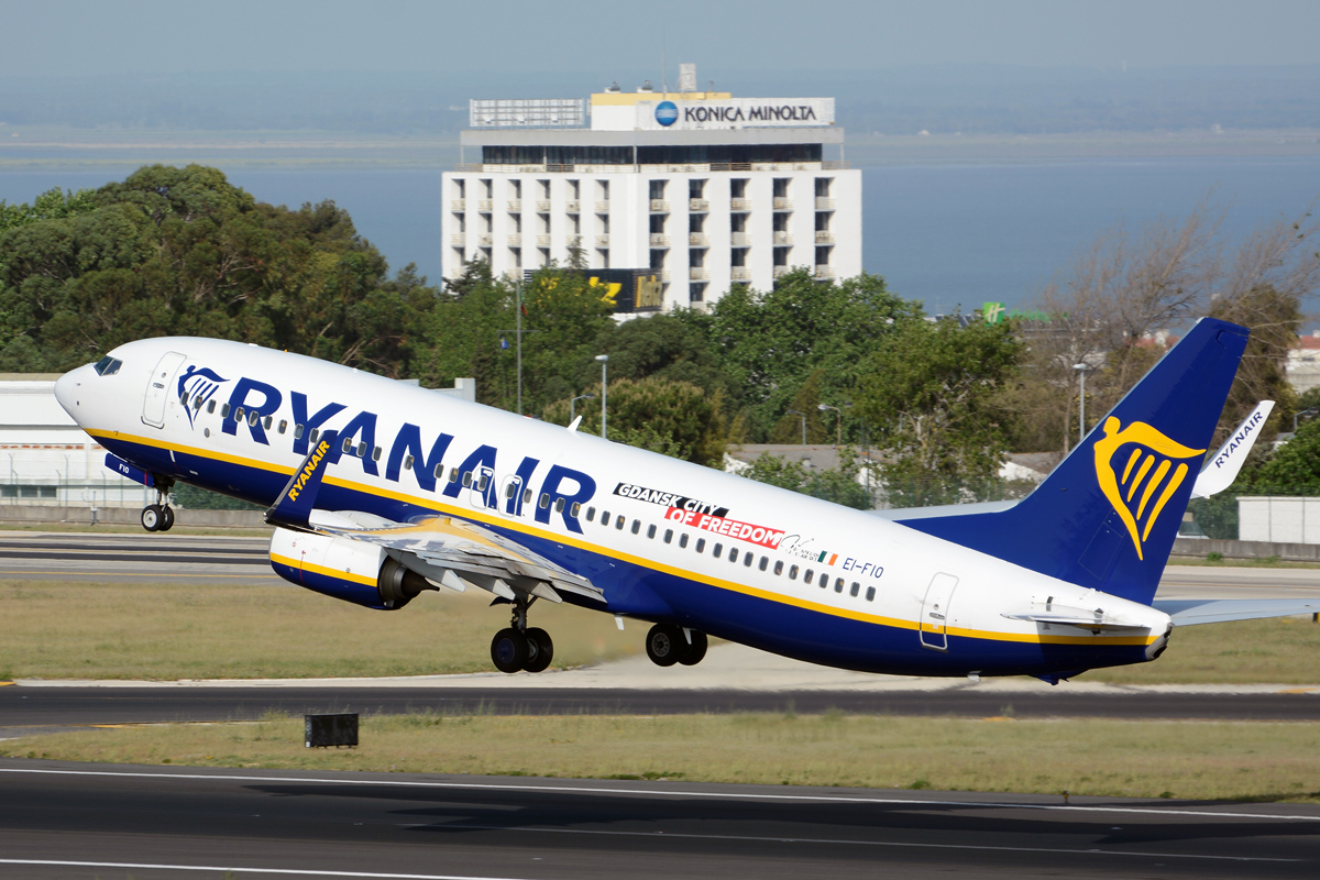 EI-FIO (61579) 2015 Boeing 737-8AS(WL)