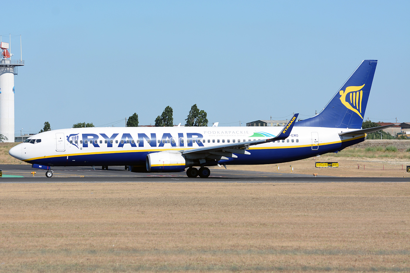 EI-EMO · Boeing 737-8AS(WL) · (LIS / LPPT)