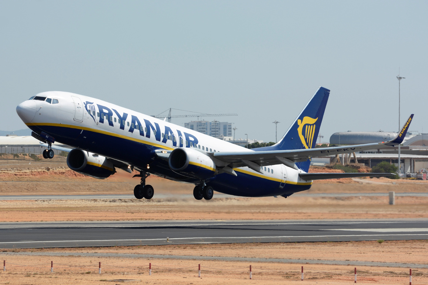 EI-EKV (38507) 2010 Boeing 737-8AS(WL)