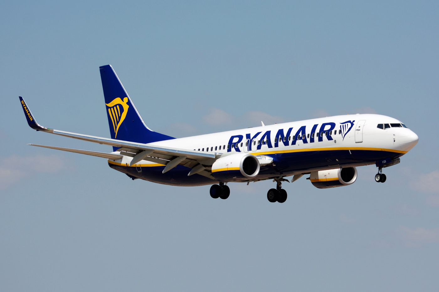 EI-FZS · Boeing 737-8AS(WL) · (FAO / LPFR)