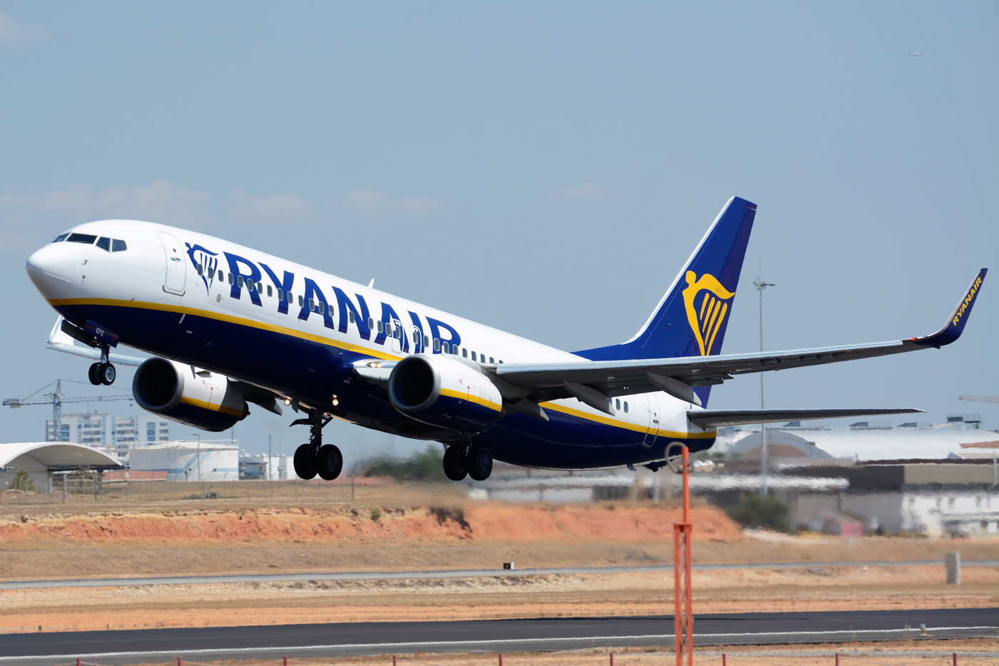 EI-EFE (37533) 2009 Boeing 737-8AS(WL)