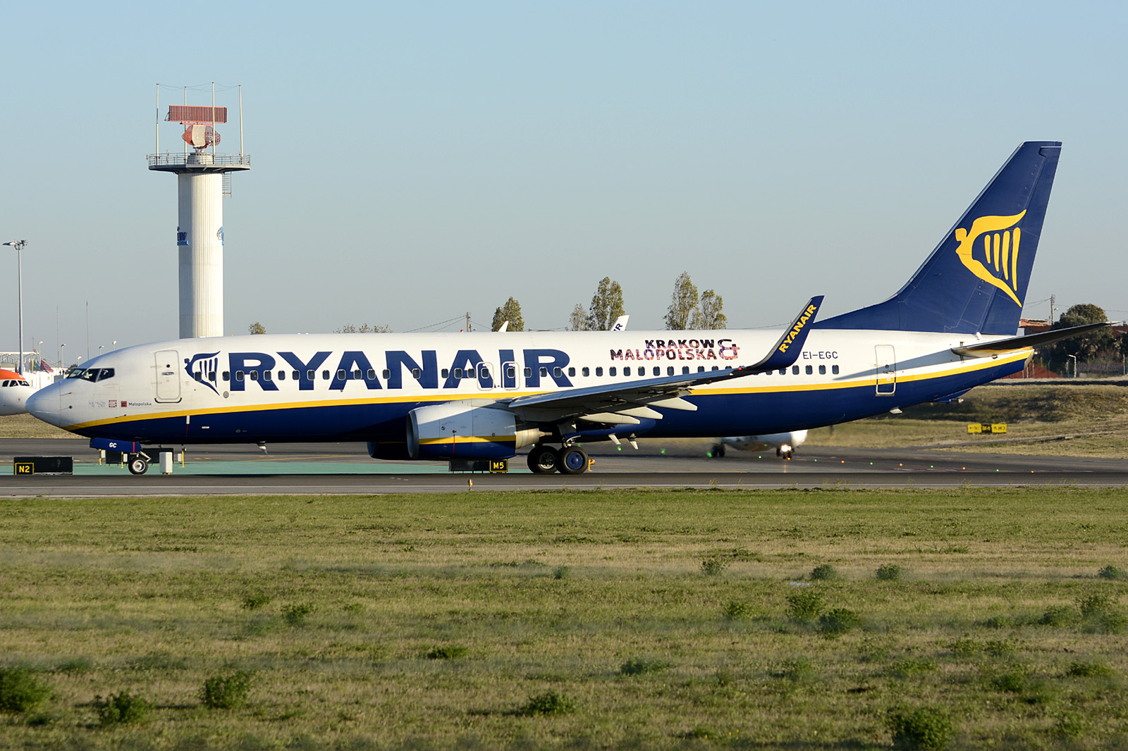 EI-EGC (38492) 2009 Boeing 737-8AS WL