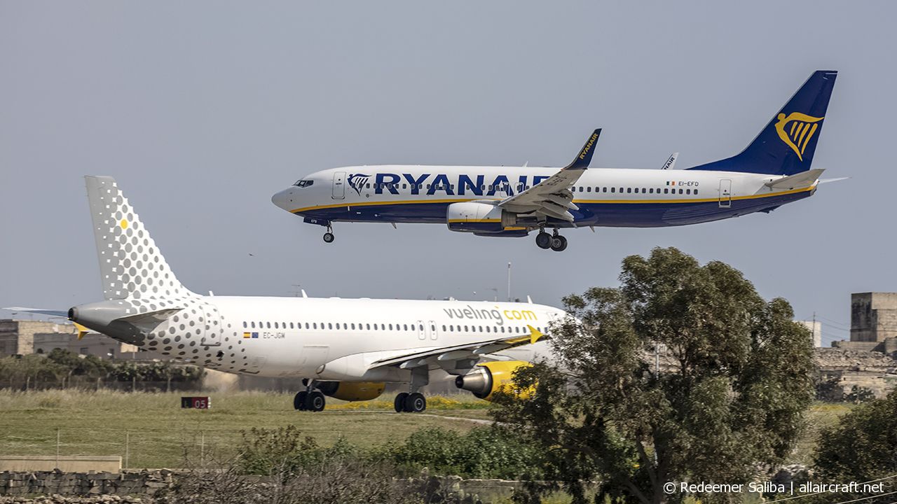 EI-EFD · Boeing 737-8AS(WL) · (MLA / LMML)