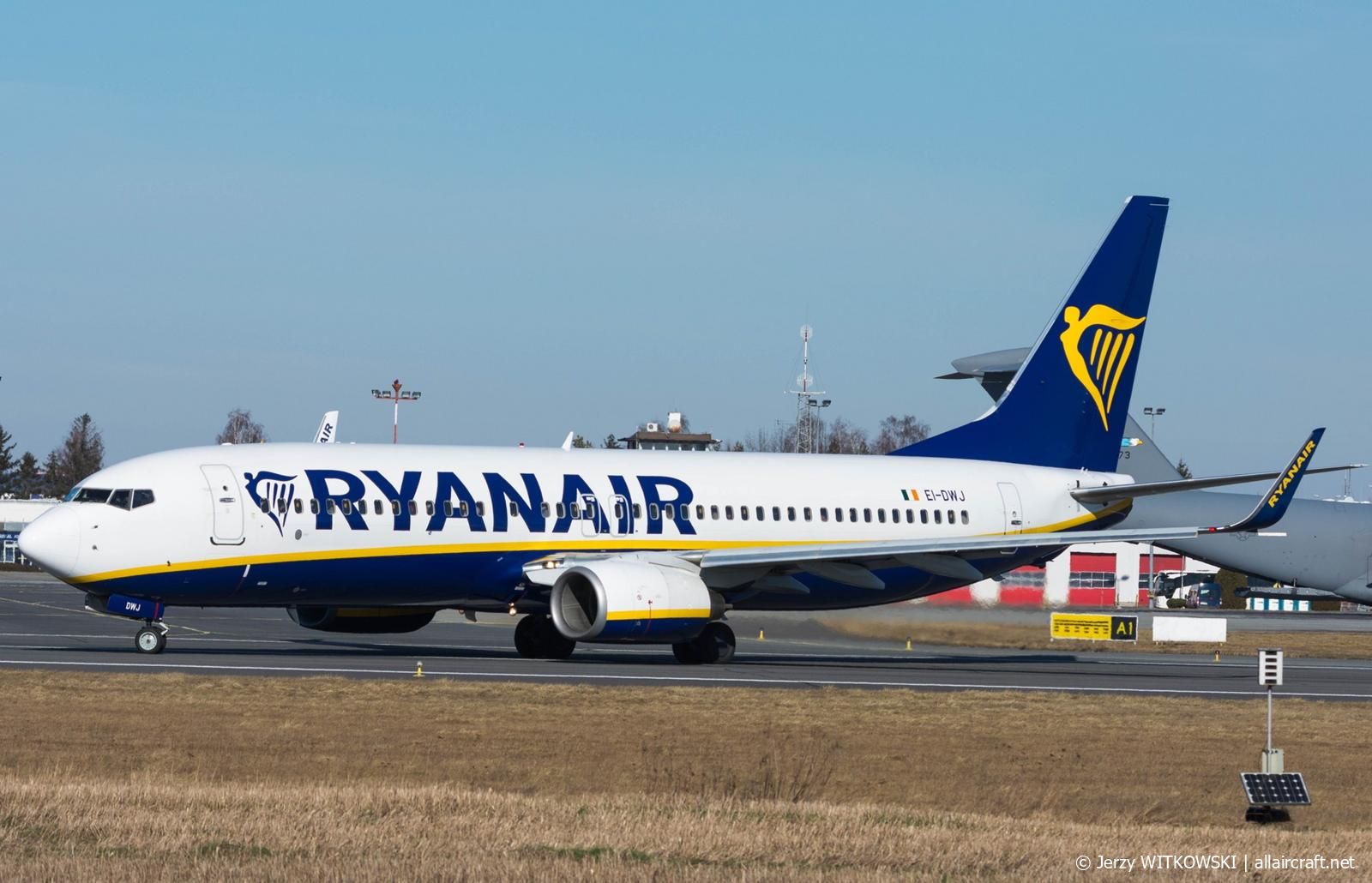 EI-DWJ (36077) 2007 Boeing 737-8AS(WL)