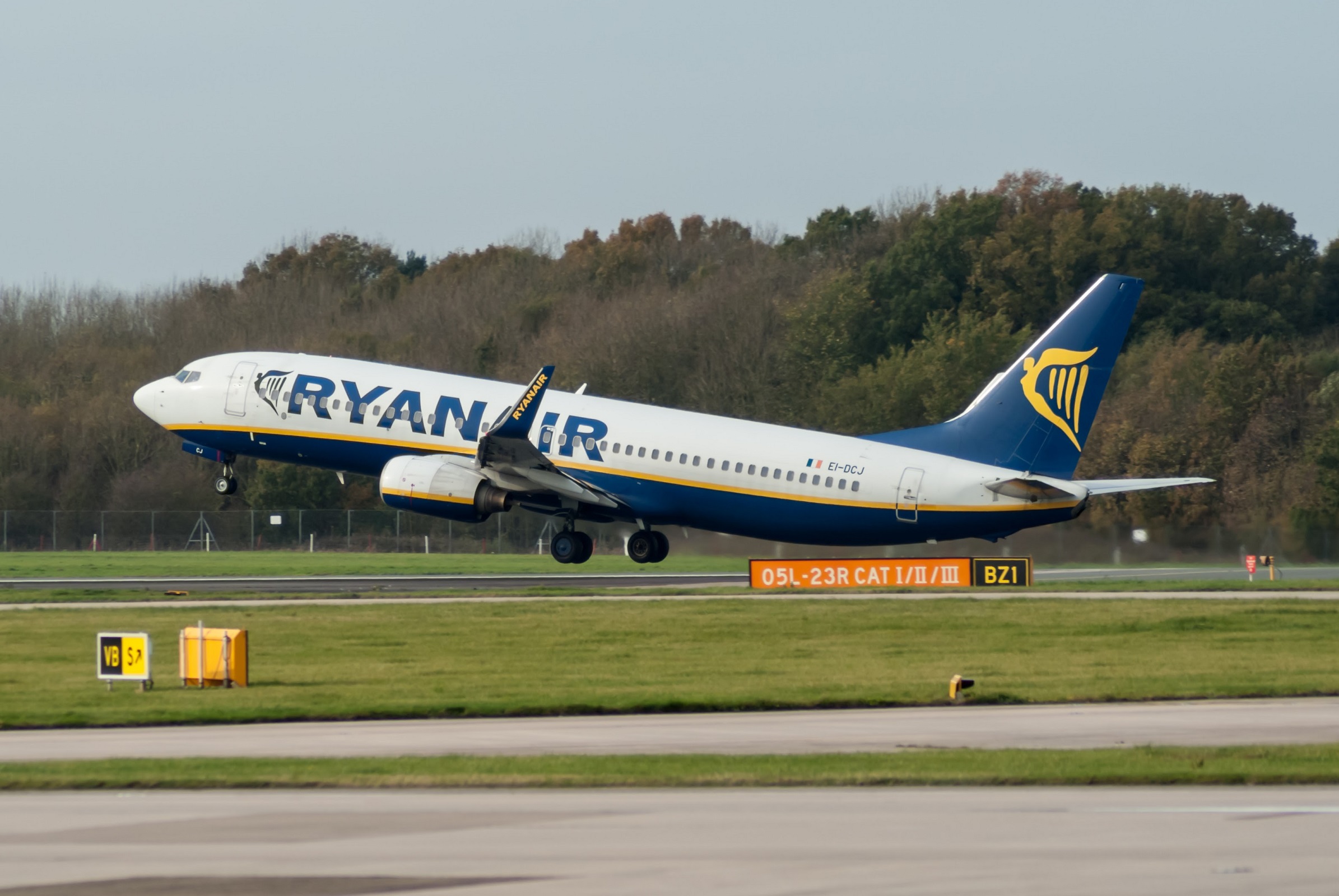 EI-DCJ (33564) 2004 Boeing 737-8AS(WL)
