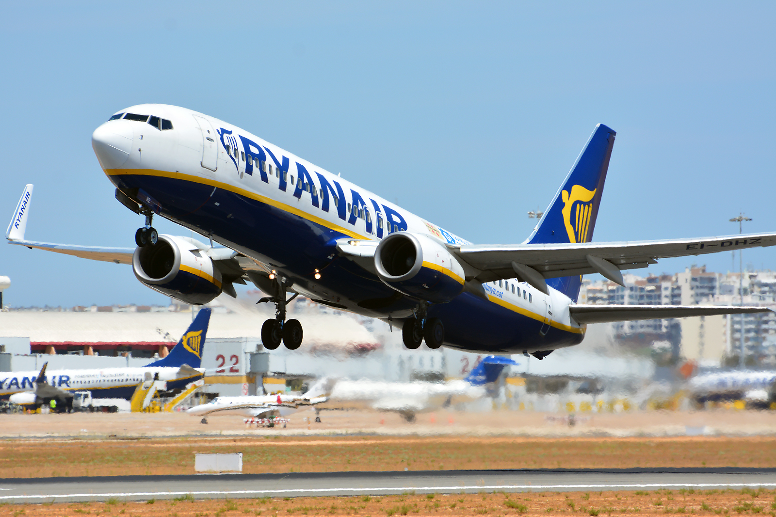 EI-DHZ · Boeing 737-8AS(WL) · (FAO / LPFR)