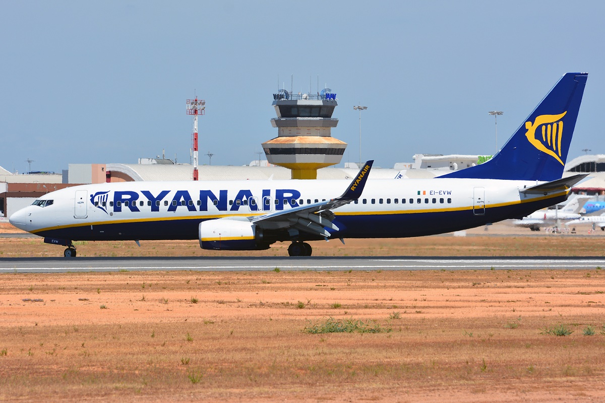 EI-EVW · Boeing 737-8AS(WL) · (FAO / LPFR)