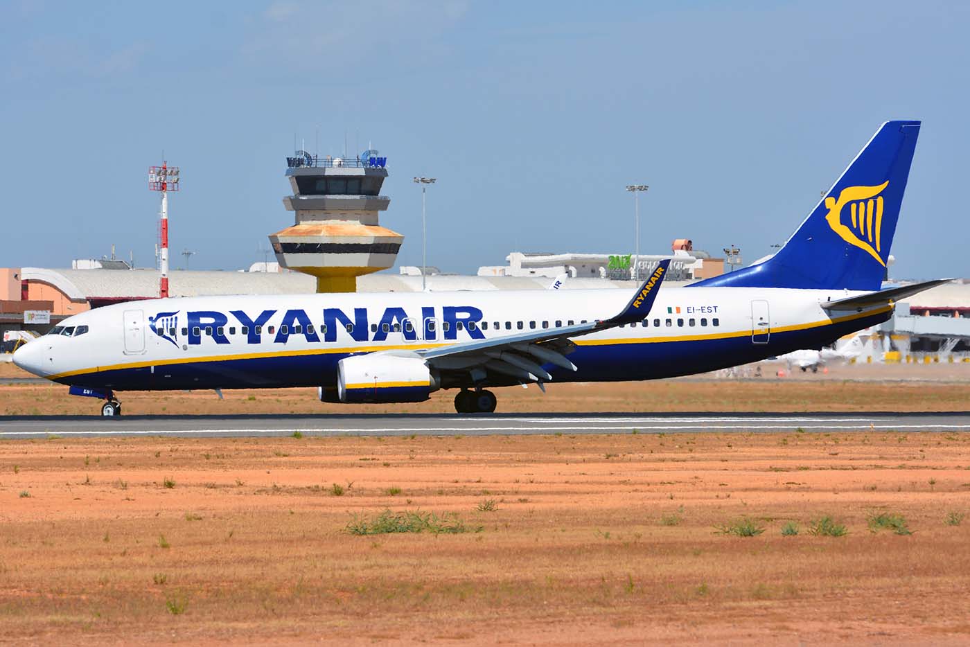 EI-EST · Boeing 737-8AS(WL) · (FAO / LPFR)