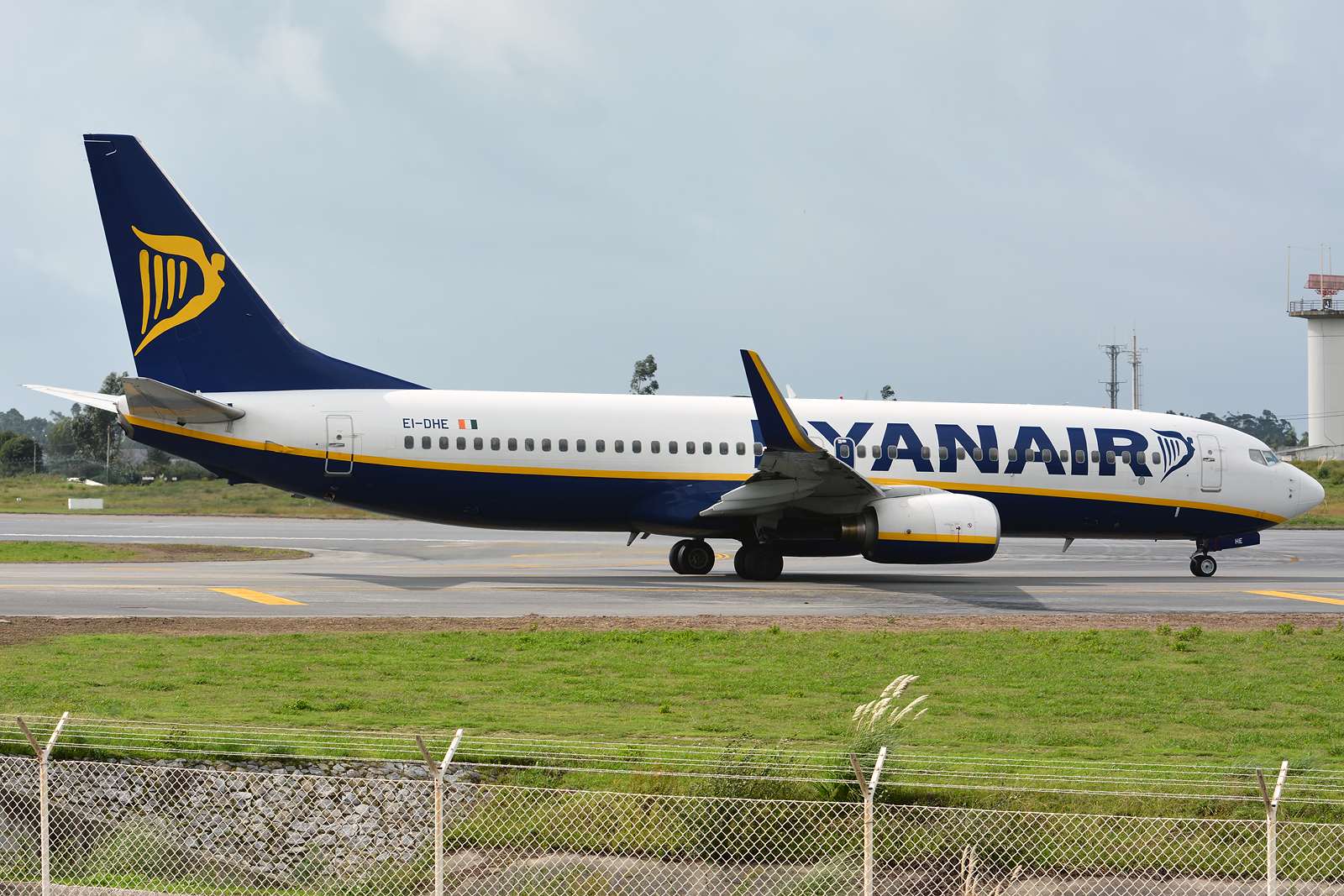 EI-DHE (33574) 2005 Boeing 737-8AS(WL)