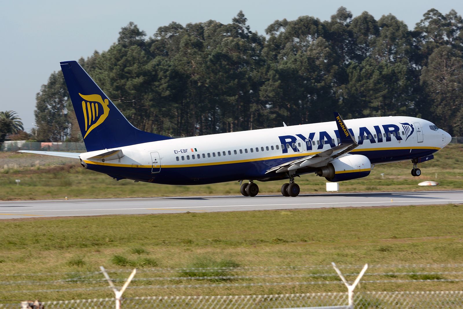 EI-EBF · Boeing 737-8AS(WL) · (OPO / LPPR)