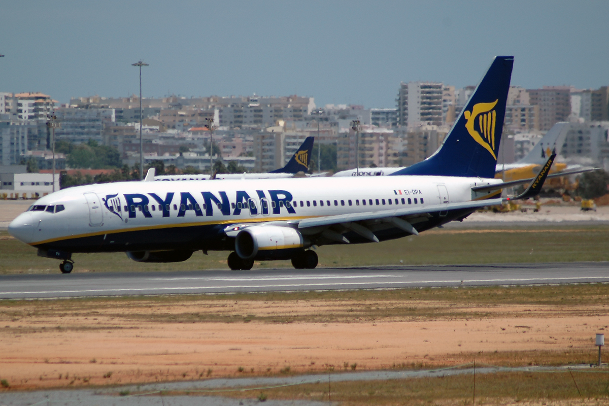 EI-DPA · Boeing 737-8AS(WL) · (FAO / LPFR)