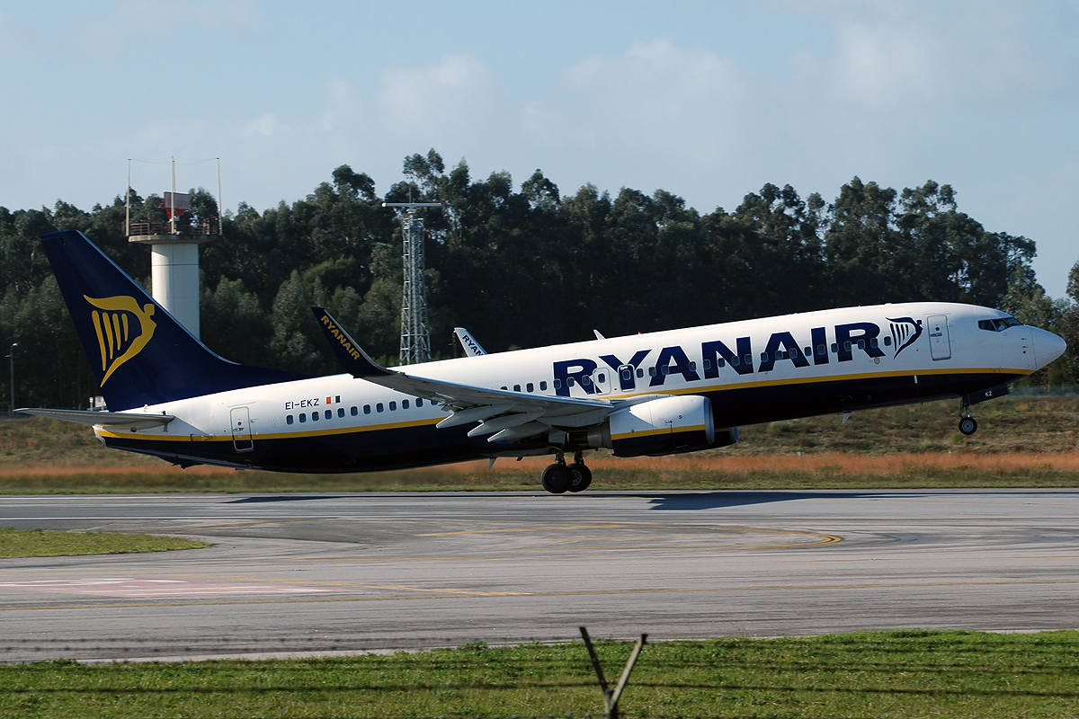 EI-EKZ (38508) 2010 Boeing 737-8AS(WL)