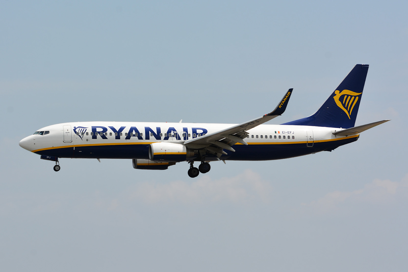 EI-EFJ · Boeing 737-8AS(WL) · (LIS / LPPT)