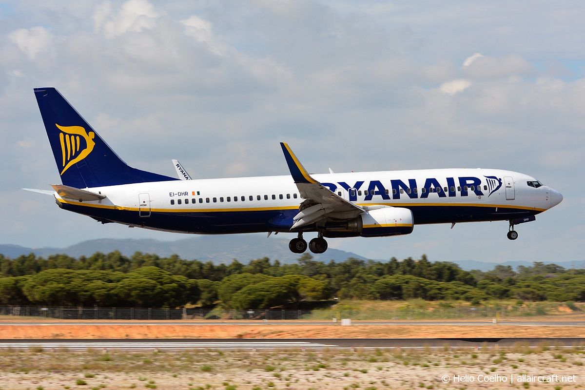 EI-DHR (33822) 2005 Boeing 737-8AS(WL)