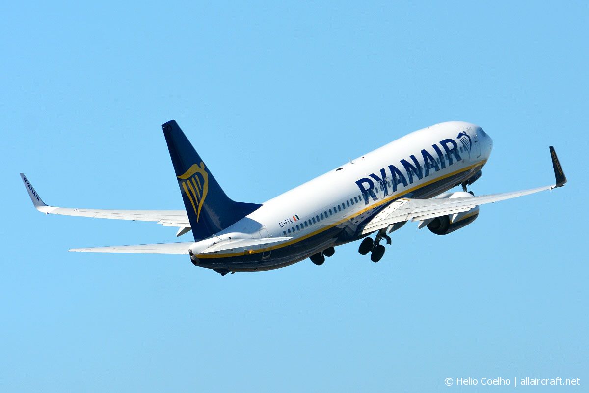 EI-FTA · Boeing 737-8AS(WL) · (OPO / LPPR)