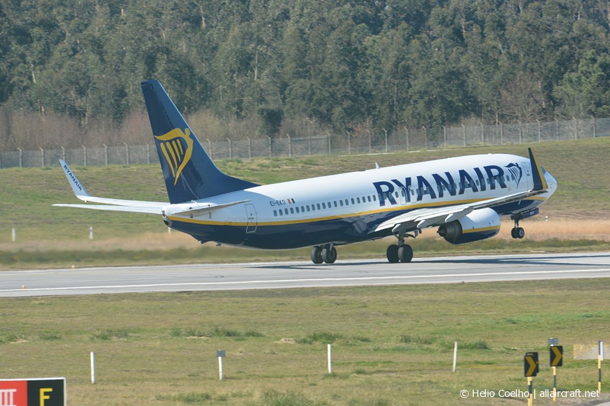 EI-EKO · Boeing 737-8AS(WL) · (OPO / LPPR)