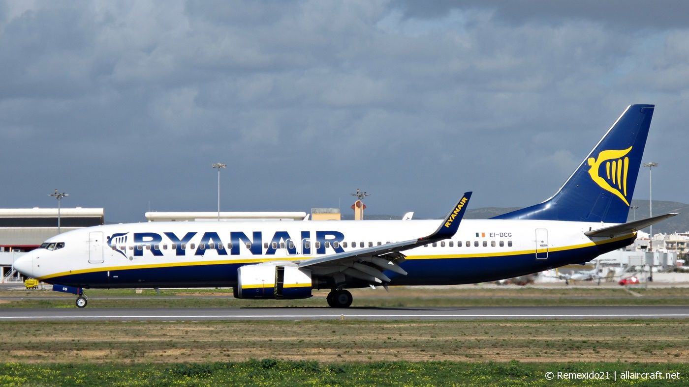 EI-DCG (33805) 2004 Boeing 737-8AS(WL)