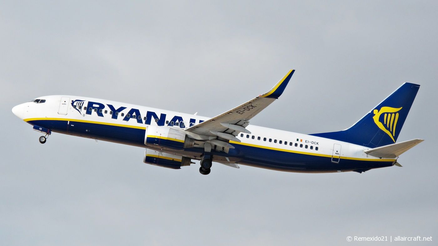 EI-DCK (33565) 2004 Boeing 737-8AS(WL)