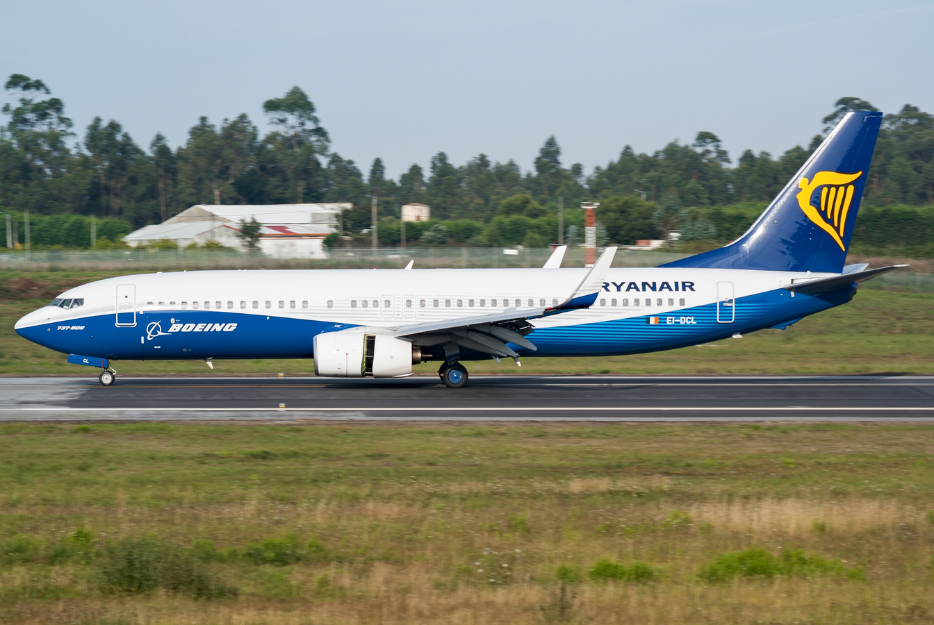 EI-DCL · Boeing 737-8AS(WL) · (OPO / LPPR)