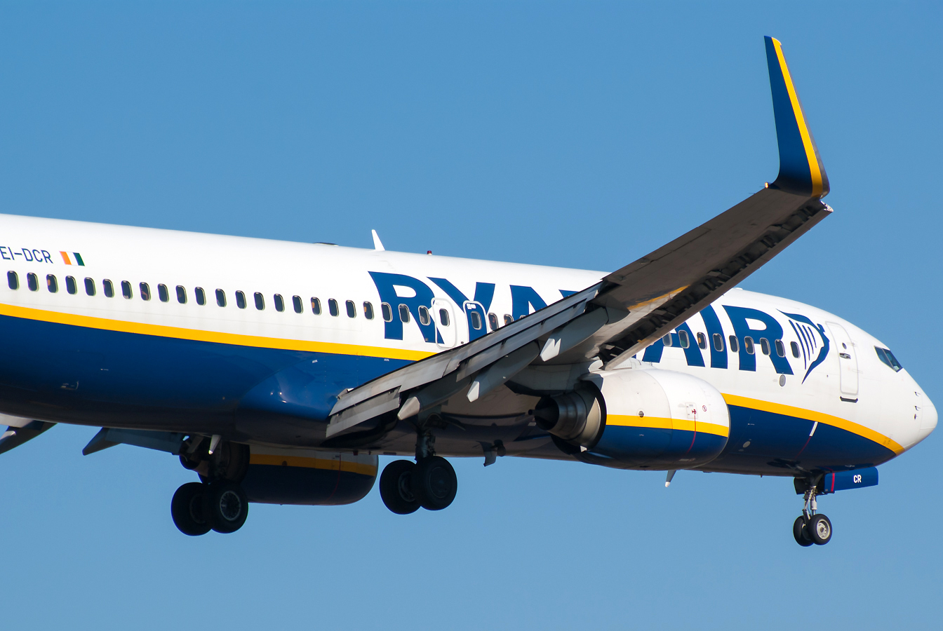 EI-DCR · Boeing 737-8AS(WL) · (OPO / LPPR)