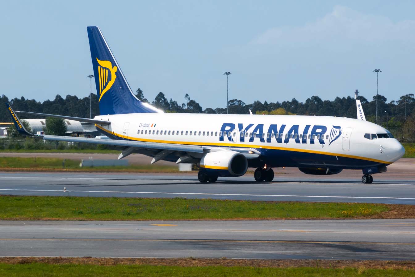 EI-DHG (33576) 2005 Boeing 737-8AS
