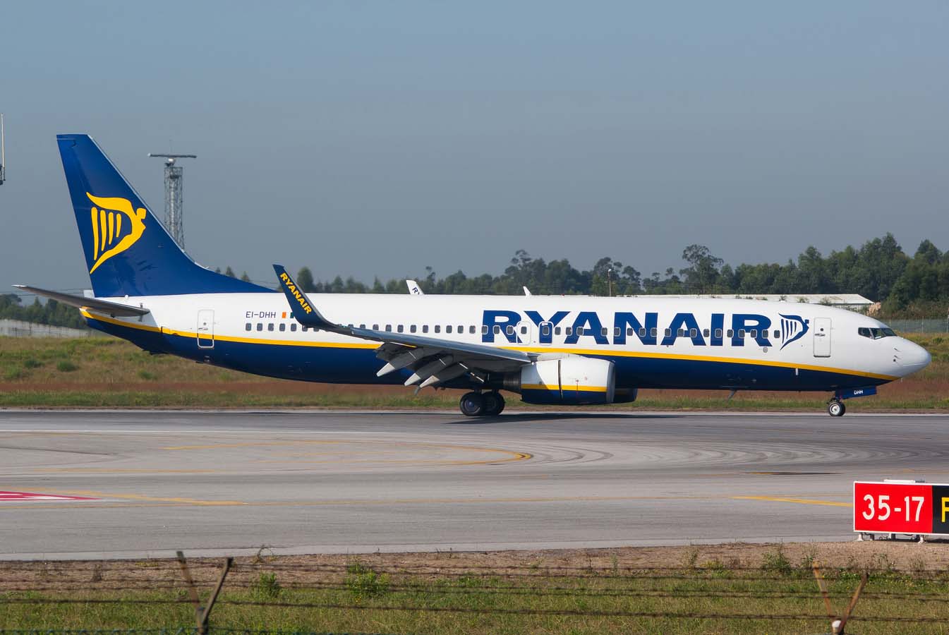EI-DHH · Boeing 737-8AS(WL) · (OPO / LPPR)