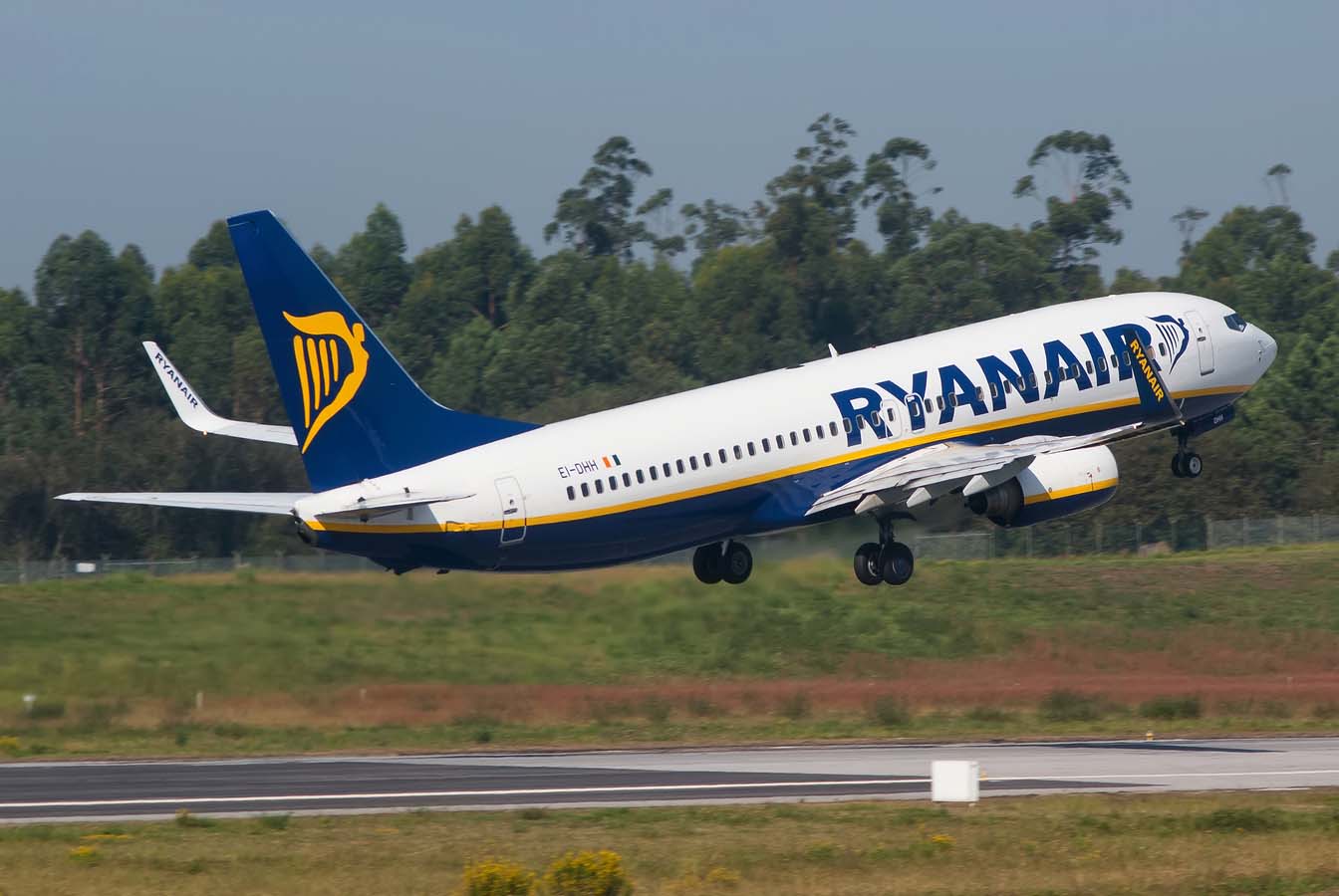 EI-DHH · Boeing 737-8AS(WL) · (OPO / LPPR)