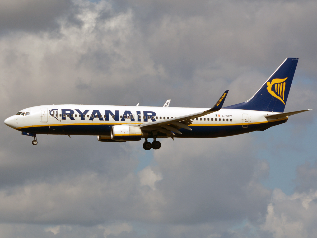 EI-DHV (33582) 2005 Boeing 737-8AS(WL)