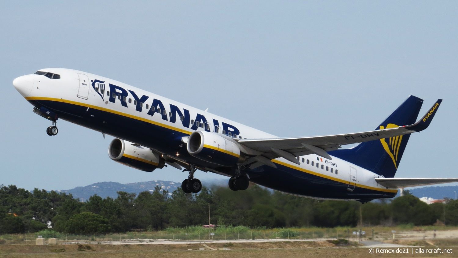 EI-DHV · Boeing 737-8AS(WL) · (FAO /LPFR)