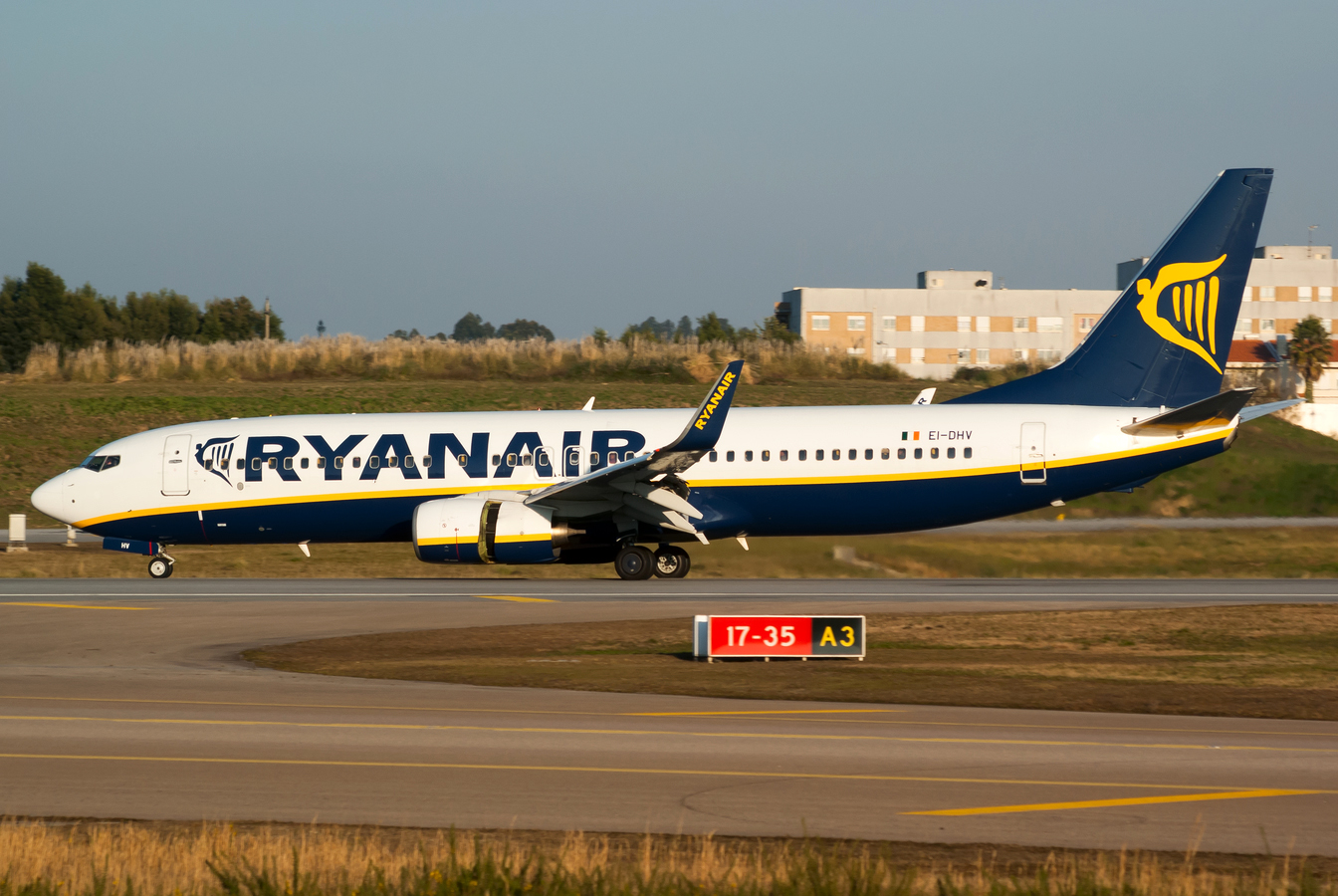 EI-DHV · Boeing 737-8AS(WL) · (OPO / LPPR)
