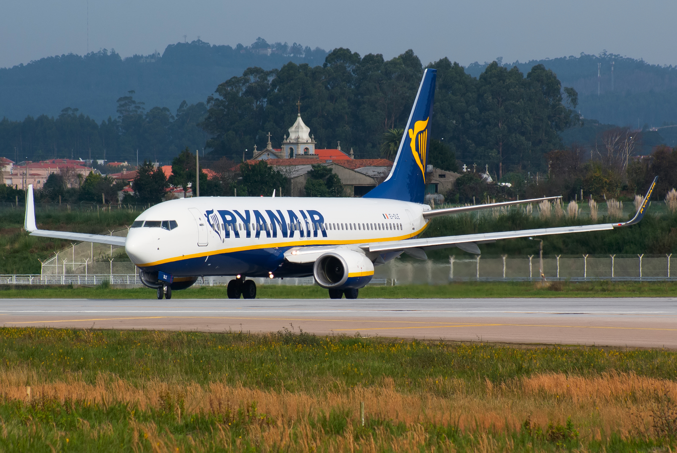 EI-DLE · Boeing 737-8AS(WL) · (OPO / LPPR)