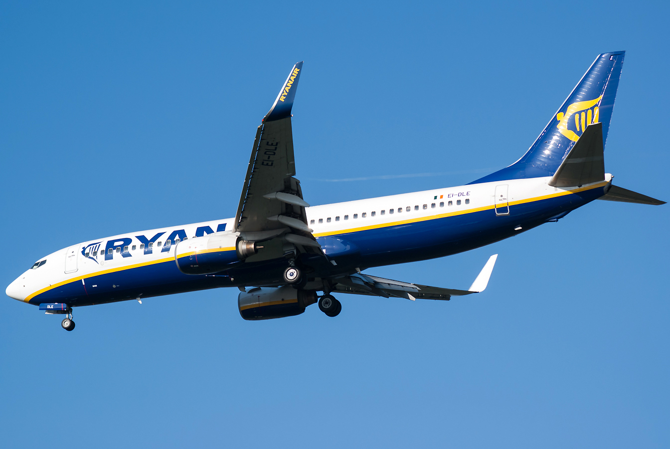 EI-DLE · Boeing 737-8AS(WL) · (OPO / LPPR)
