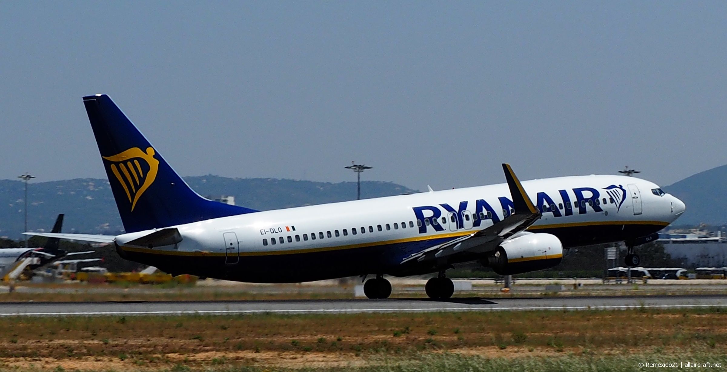 EI-DLO · Boeing 737-8AS(WL) · (FAO / LPFR)