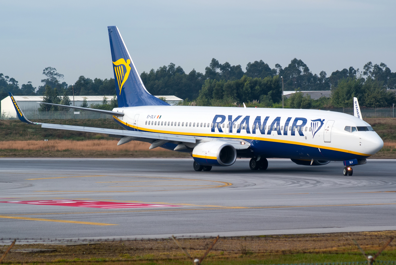 EI-DLT · Boeing 737-8AS(WL) · (OPO / LPPR)