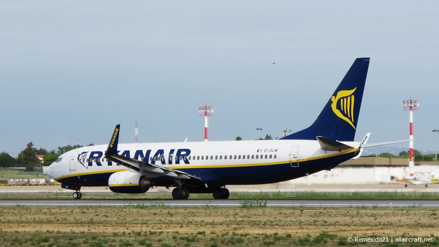 EI-DLW · Boeing 737-8AS(WL) · (FAO / LPFR)