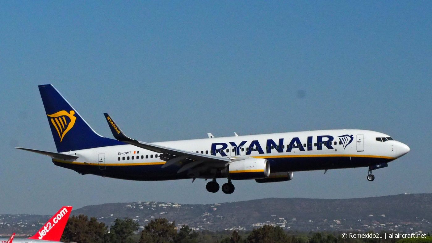 EI-DWT (33626) 2008 Boeing 737-8AS WL