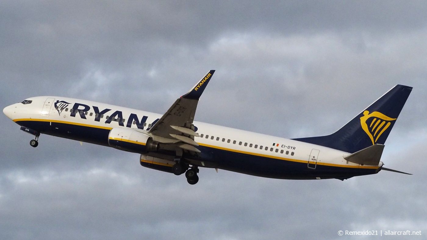 EI-DYR · Boeing 737-8AS(WL) · (FAO/LPFR)