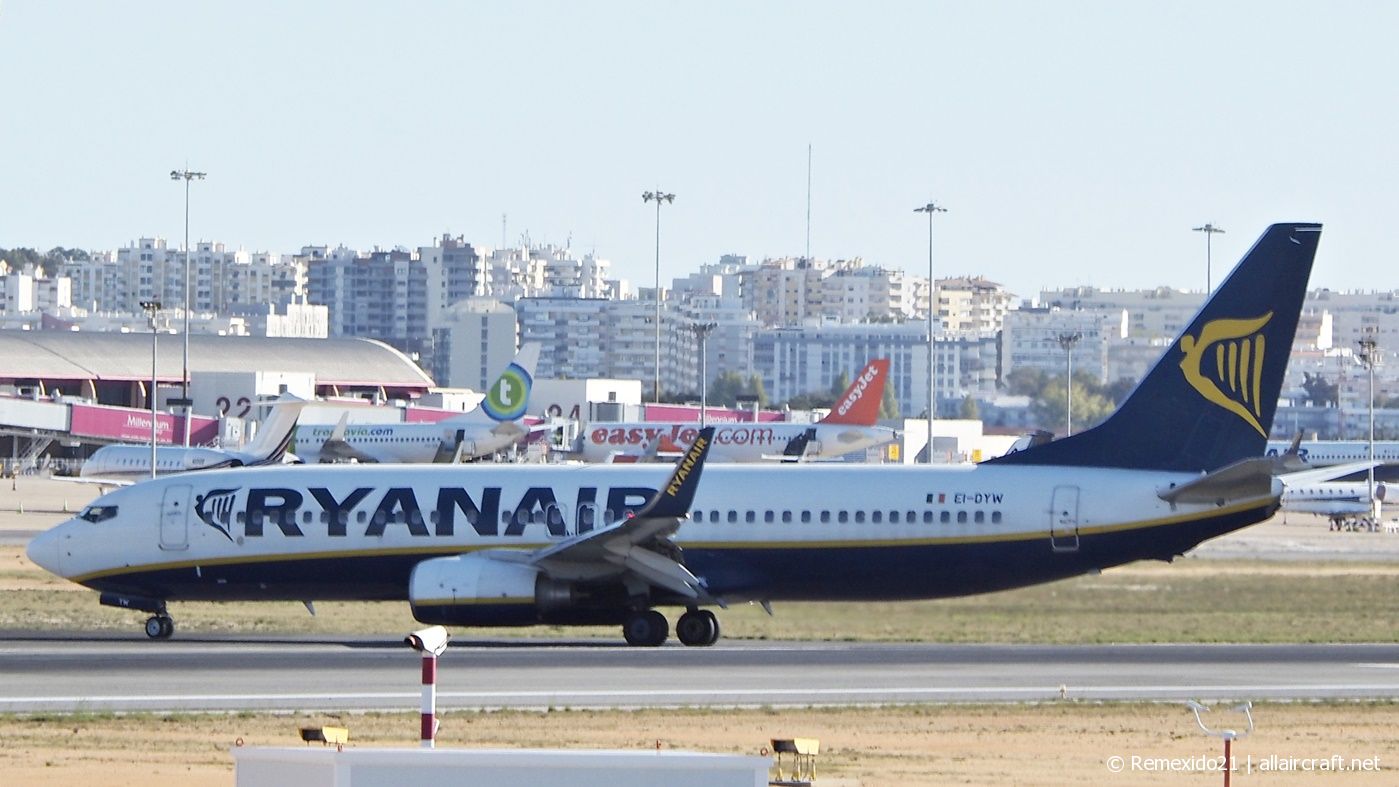 EI-DYW · Boeing 737-8AS(WL) · (FAO / LPFR)