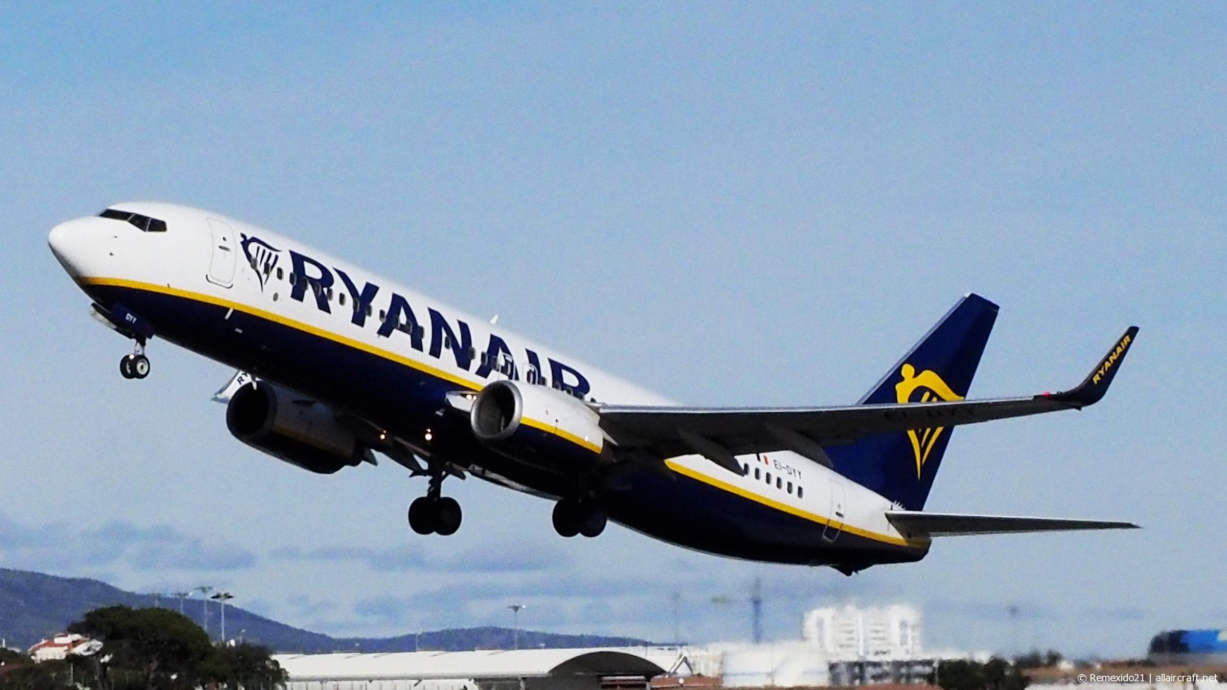 EI-DYY · Boeing 737-8AS(WL) · (FAO / LPFR)