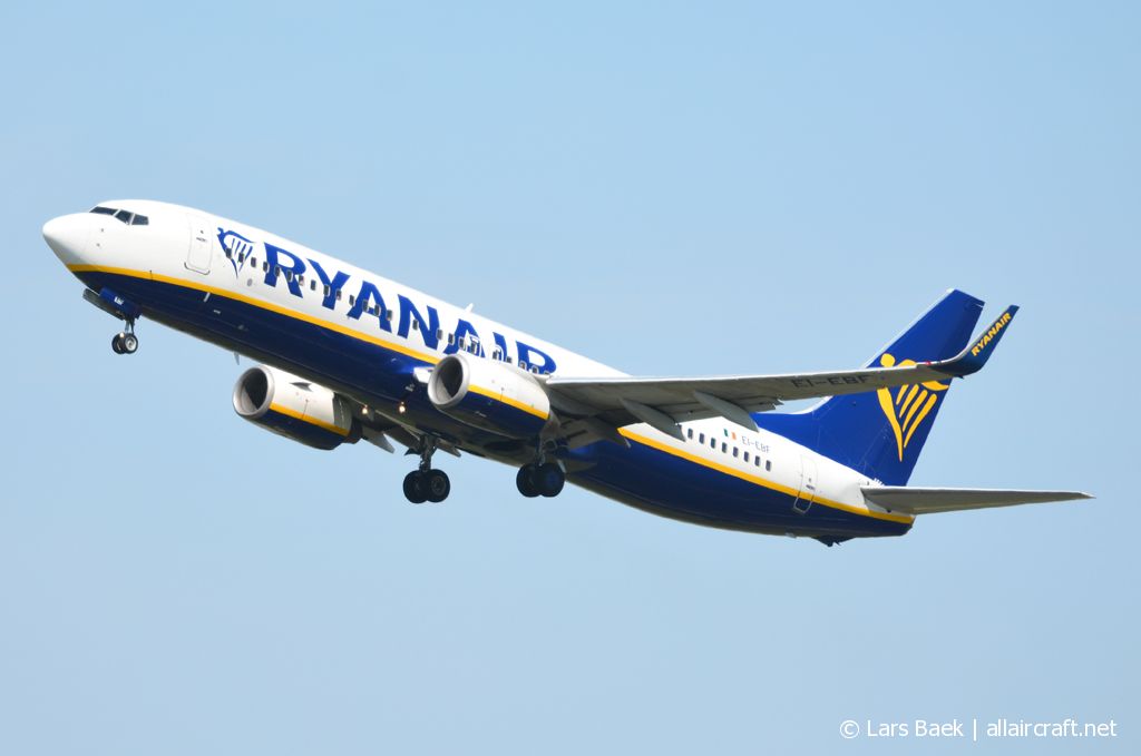 EI-EBF (37524) 2009 Boeing 737-8AS(WL)