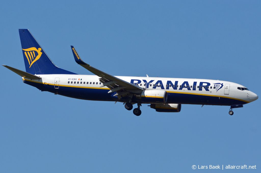 EI-EBG (37525) 2009 Boeing 737-8AS WL