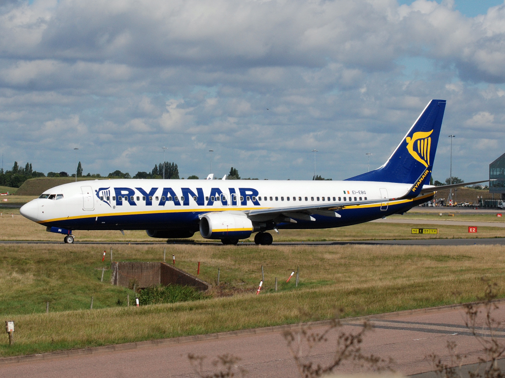 EI-EBG (37525) 2009 Boeing 737-8AS WL